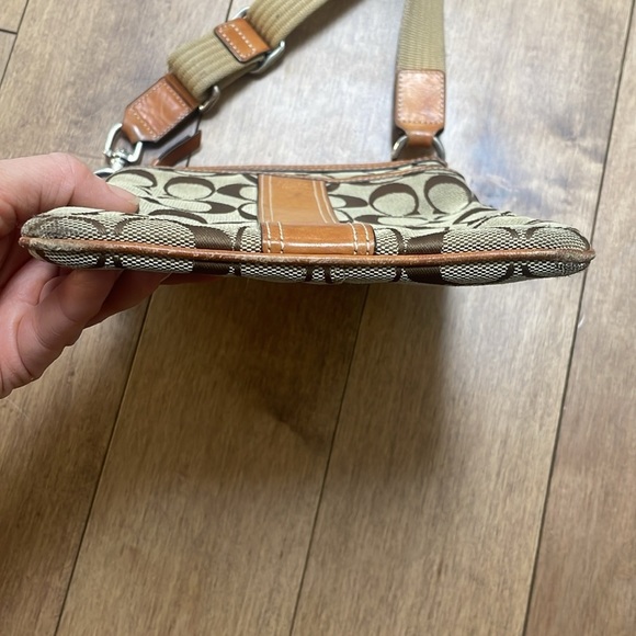 Coach crossbody sling bag purse clutch adjustable strap brown tan leather canvas - Picture 4 of 10